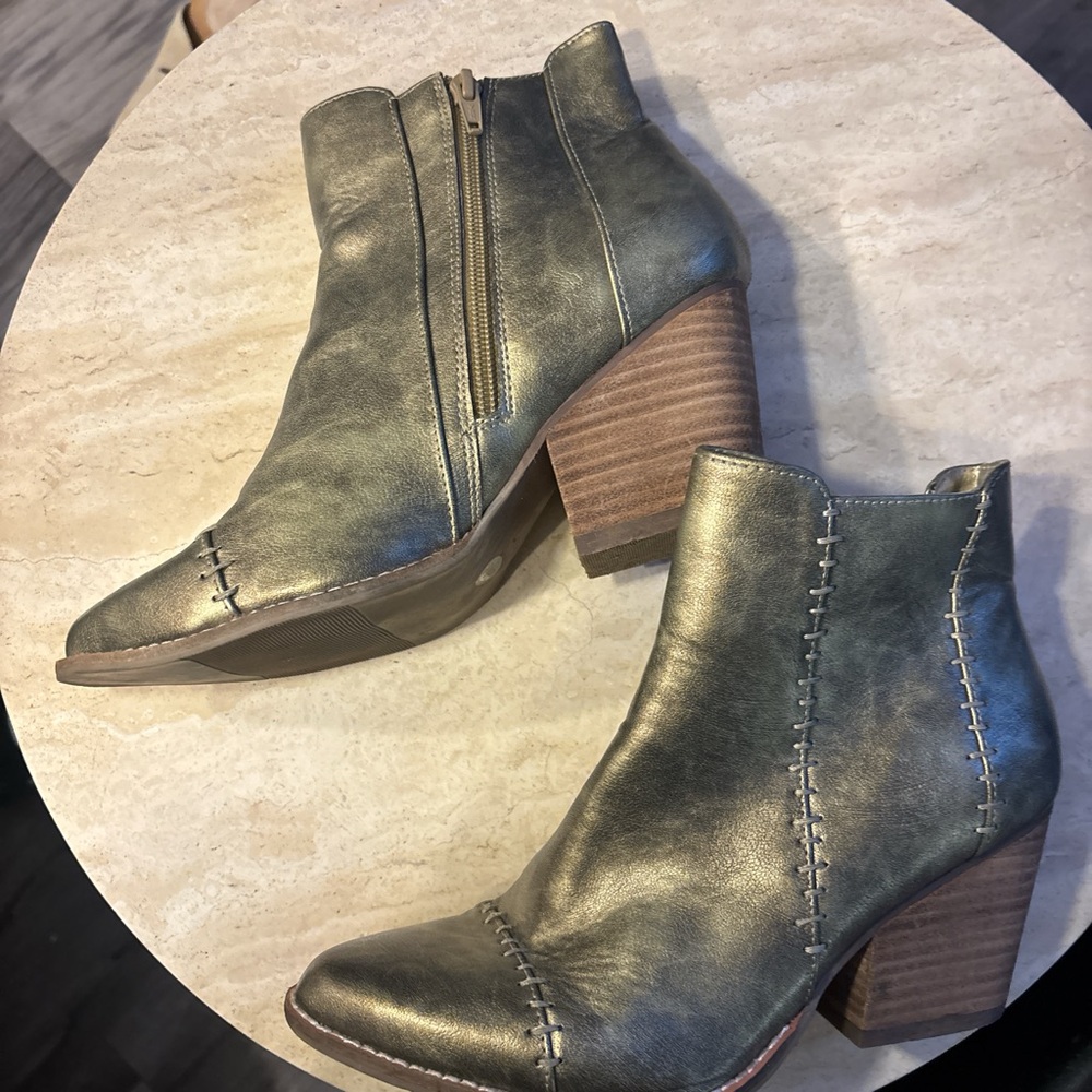 Stylish Metallic Ankle Boots